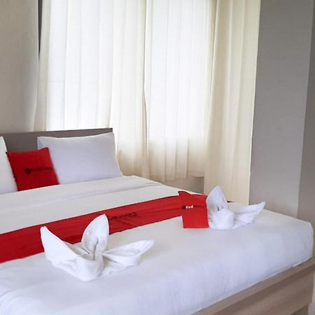Reddoorz Plus @ Bitung City Center Luaran gambar