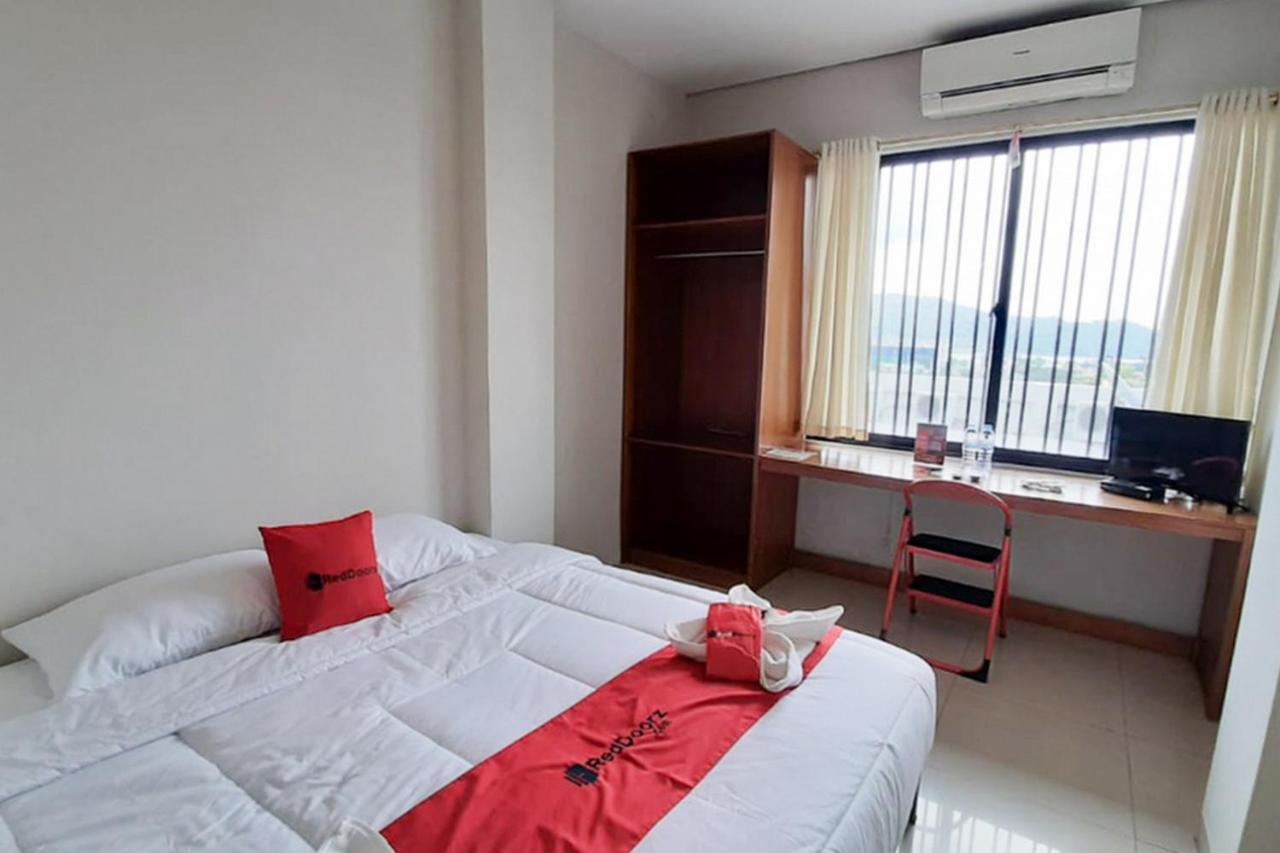 Reddoorz Plus @ Bitung City Center Luaran gambar